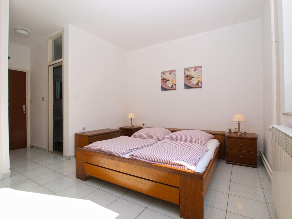 Apartments Zorka 1421 Pjescana Uvala Eksteriør bilde